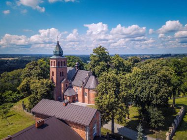 Polonya 'nın Stronsko köyündeki Romanesk tarzı kilise..