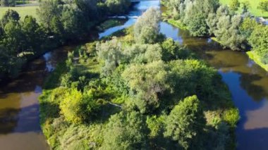 Warta nehri, Polonya 'nın orta kesimindeki Konopnica' da yukarıdan gösterilir.. 