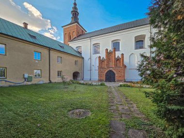 Polonya, Oporw 'daki Pauline Manastırı.