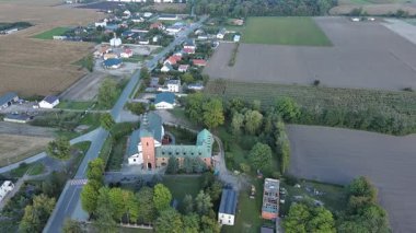 Polonya, Oporw 'daki Pauline Manastırı.