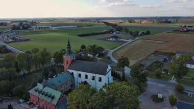 Polonya, Oporw 'daki Pauline Manastırı.