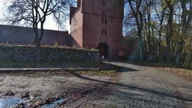 Polonya 'nın Zamek Bierzgowski köyündeki Töton Düzeni' nin ortaçağ kalesi..