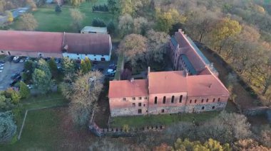 Polonya 'nın Zamek Bierzgowski köyündeki Töton Düzeni' nin ortaçağ kalesi..