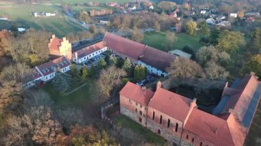 Polonya 'nın Zamek Bierzgowski köyündeki Töton Düzeni' nin ortaçağ kalesi..