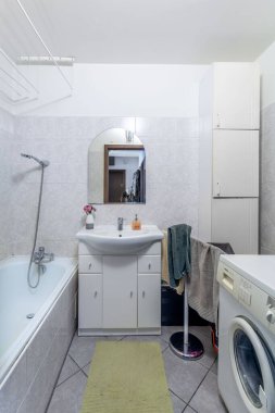 Çoklu aile binasında küçük bir daire..