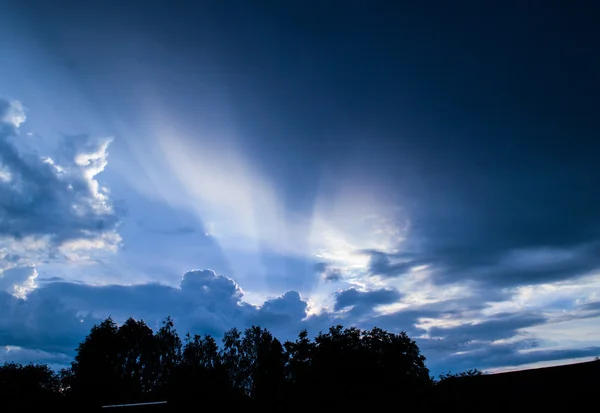 Sonnenuntergang - bewölkter Himmel — Stockfoto