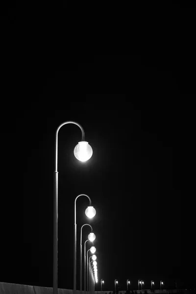 Фонари ночью — стоковое фото