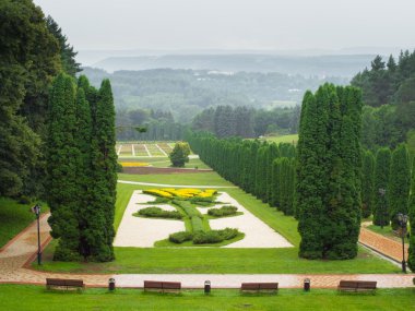 Kislovodsk Park içinde gül Vadisi üzerinden güzel görünüm