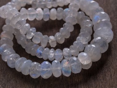 Yönlü maden - takı ay taşı