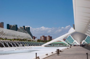 Valencia, İspanya - 17 Temmuz 2024 Valencia mimari simgesi. Geometrik mimari simetri. Turistik sanat bilimi şehri. Valencia, İspanya 'da sanat bilimleri şehri. İspanya 'ya seyahat.