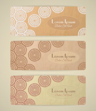 Retro tarzı üç afiş kümesi.