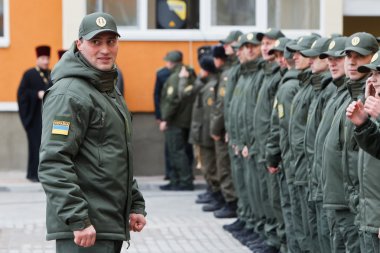 Pilot proje Kiev sınır denetim noktası devlet sınır hizmeti reformu içinde giderir. 160 sınır muhafızları 373 adayları seçilmiştir. Boryspil bir evde 66 düz için inşaatı