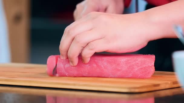 Kobieta przygotowywania Sashimi — Wideo stockowe