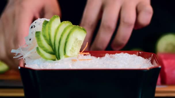 Mujer haciendo Sashimi — Vídeo de stock