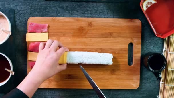 Mujer haciendo Sashimi — Vídeo de stock