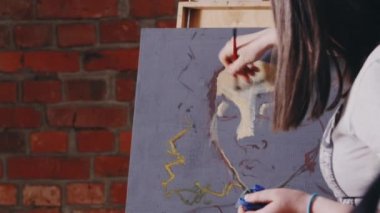 Sanatçı boya resim