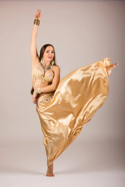 Beautiful Belly Dancer — Stock Photo, Image