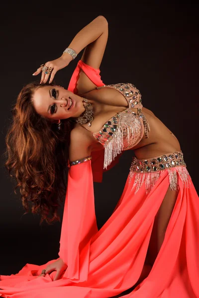 Beautiful Belly dancer — Stock Photo, Image