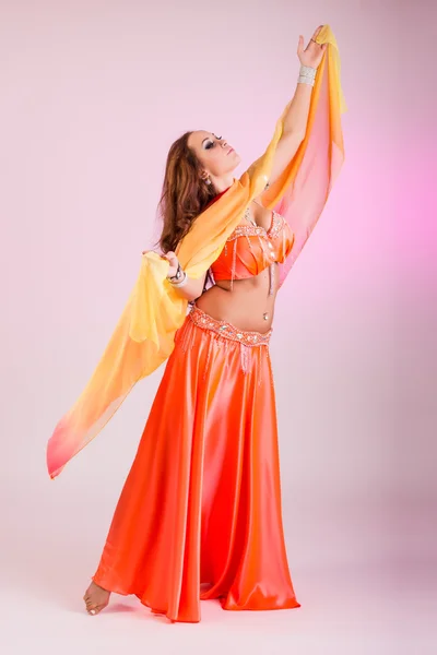 Beautiful Belly dancer — Stock Photo, Image