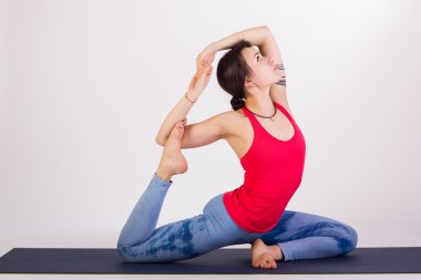 Güzel kadın eğitim yoga pose