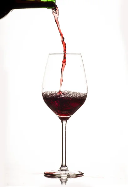 Verre et vin rouge spash — Photo