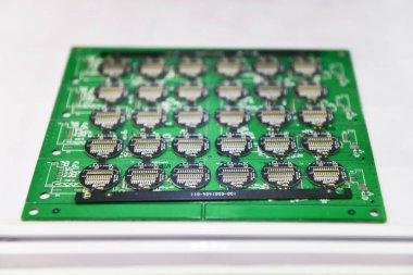 SMT montaj işlemi için altın kaplamalı konnektörleri olan yazdırılmış devre paneli (PCB)