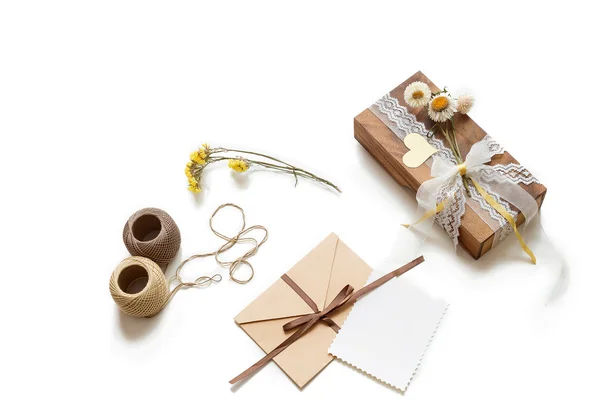 Vacker handgjord presentask (paketet) — Stockfoto