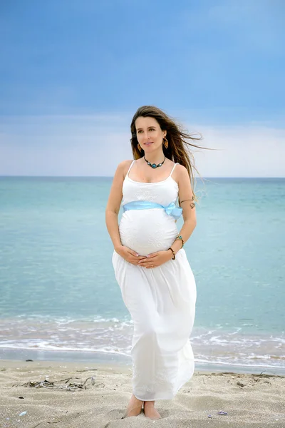 Zwangerschap. Zwangere vrouw — Stockfoto