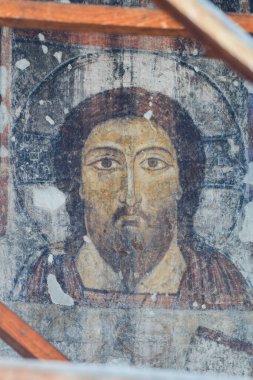 Ermenistan. Tapınağın kalıntıları. Manastır Kobayr (12. yüzyıl) Debed nehrinde.