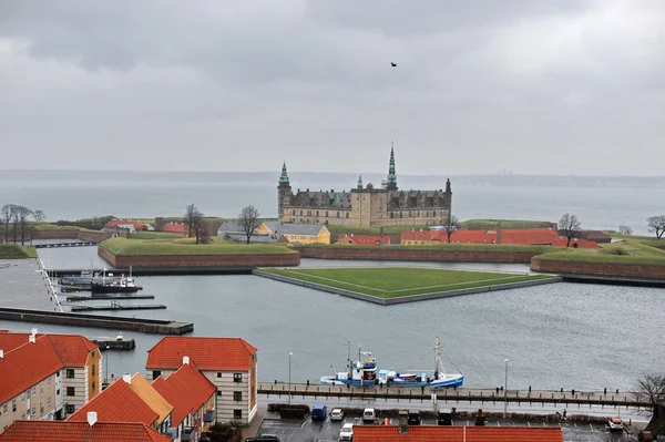 Хельсінгер місто і замок Кронборг, Данія — стокове фото