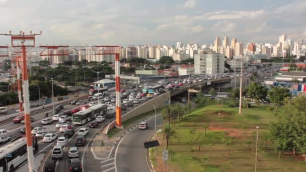 상파울로의 거리에서 높은 트래픽 — 비디오