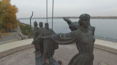 Kiev efsanevi kurucuları için anıt: Kiy, Schek, Khoryv ve Lybid, Kiev