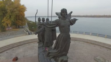 Kiev efsanevi kurucuları için anıt: Kiy, Schek, Khoryv ve Lybid, Kiev