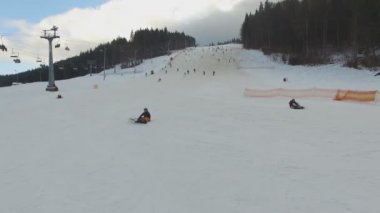 Resort #5 Kayak, kayakçı tepeden, hava inerler