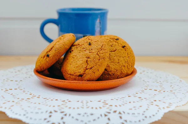 Bisküvi ve siyah kahve