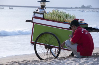 Endonezya, Bali, Jimbadaram. Sahilde hayat