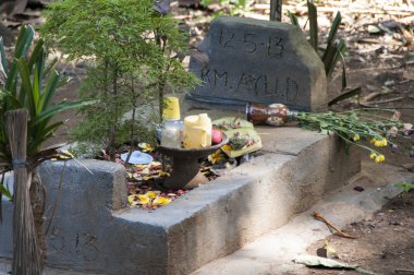 Eski ve geleneksel mezar mezarlık