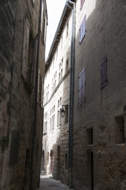 çok eski evler ile küçük sokak