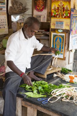Meyve ve sebze Hint pazarında satış