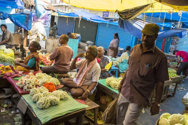 Ventas de frutas y hortalizas en el mercado indio — Foto de Stock