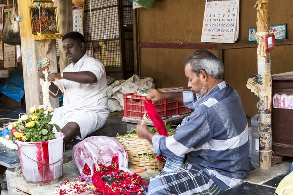 Verkauf von Obst und Gemüse auf dem indischen Markt — Stockfoto