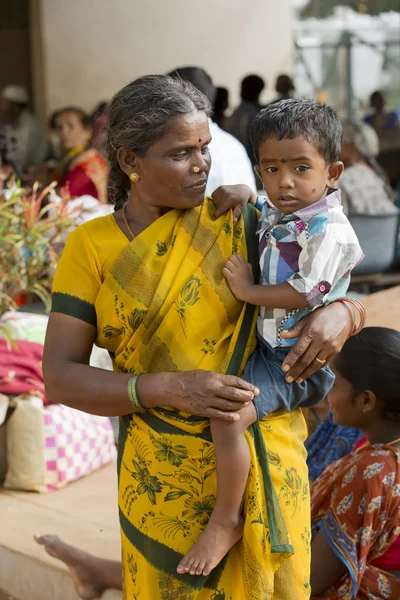 Belgesel yayın. Pondicherry Jipmer hastane, Hindistan - 1 Haziran 2014. Tam belgesel hasta ve aile hakkında. Documetary yazı işleri.