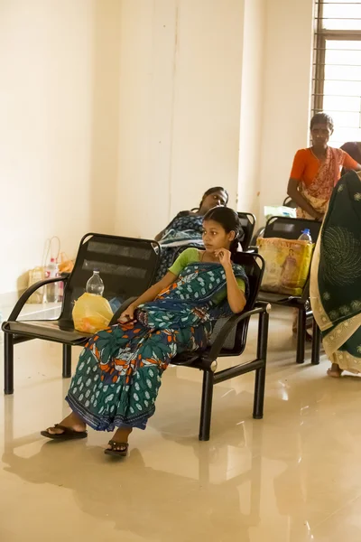 ドキュメンタリーの編集。インドのポンディシェリ連邦直轄地域 Jipmer 病院 2014 年 6 月 1 日。患者および彼らの家族に関する完全なドキュメンタリー。Documetary 社説. — ストック写真