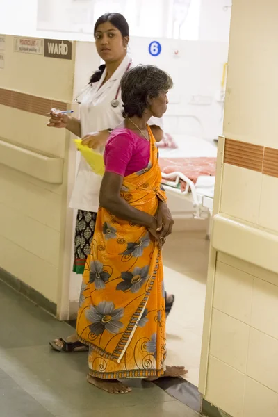 Dokumentär ledare. Pondicherry Jipmer sjukhus, Indien - juni 1 2014. Fullständig dokumentär om patienten och deras familj. Documetary ledare. — Stockfoto