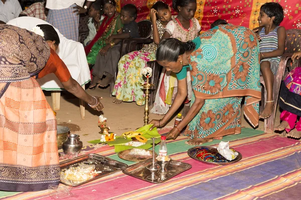 Pondicherry, Tamil Nadu, Índia - 11 de maio de 2014: cerimônia de puja — Fotografia de Stock