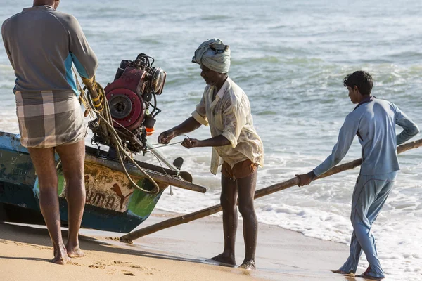 Документальные изображения: Рыбаки в Pondichery, Индия — стоковое фото