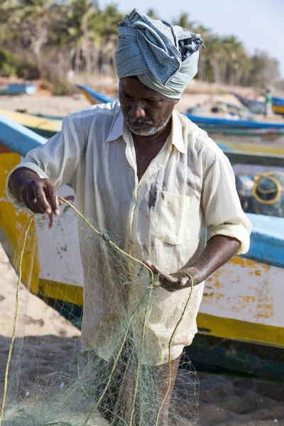 Belgesel görüntü : Fisherman at Pondichery, Hindistan