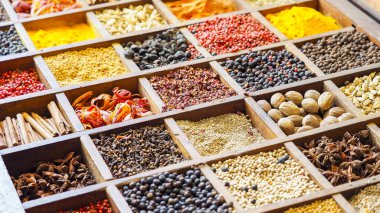 Çeşitli baharatlar ve otlar