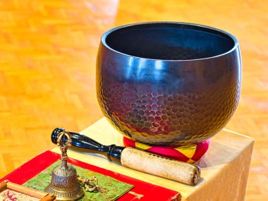 Tibet şarkı kasesi Budist tapınağında meditasyon ve yogada kullanılır.