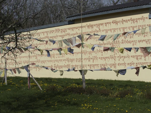 Θιβετιανές Σημαίες Προσευχής Βουδισμού Mani Padme Hum Βουδιστικές Μάντρα Προσευχή — Φωτογραφία Αρχείου